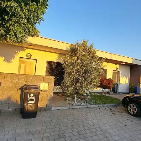 Moderny 3 Izbovy Dom So Zahradou A Terasou Blizko Bratislavy *