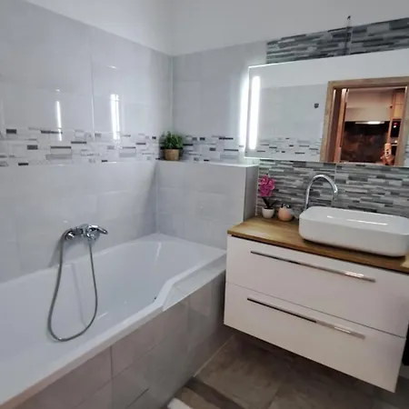 Moderny 3 Izbovy Dom So Zahradou A Terasou Blizko Bratislavy Slovensky Grob